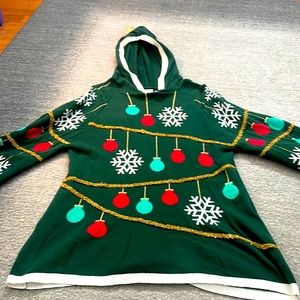 Fun holiday sweater! 🎄